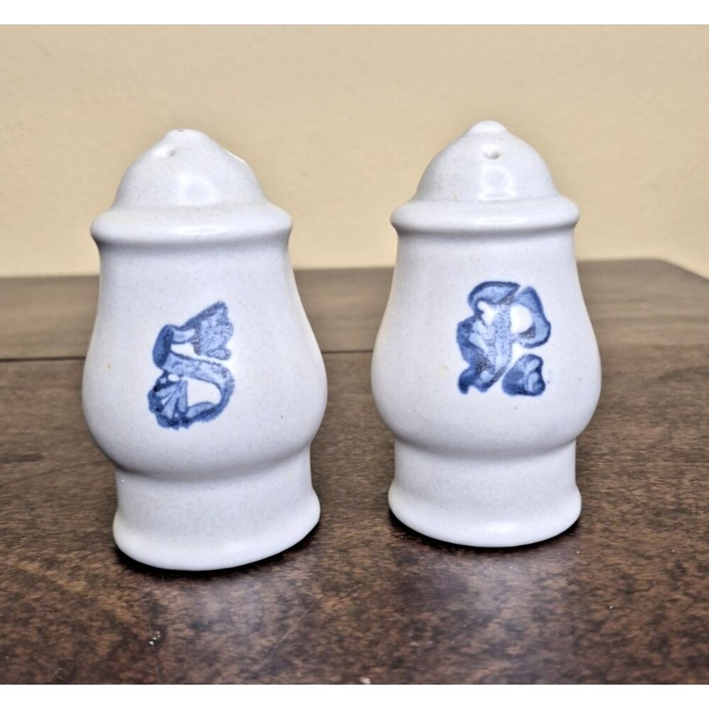 Pfaltzgraff Stoneware Yorktowne Salt & Pepper Shaker Set 4” Vintage